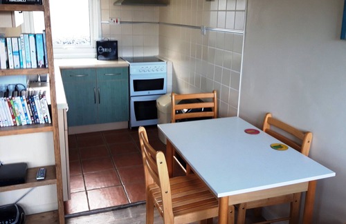 Bucks Cross Ski Chalet | Bideford Bay Buck's Cross Devon chalet own patio on well maintained holiday park