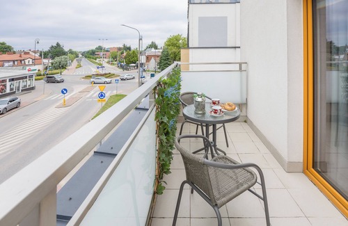 Konstancin-Jeziorna Apartment | Bielawska Loft Apartment by Renters