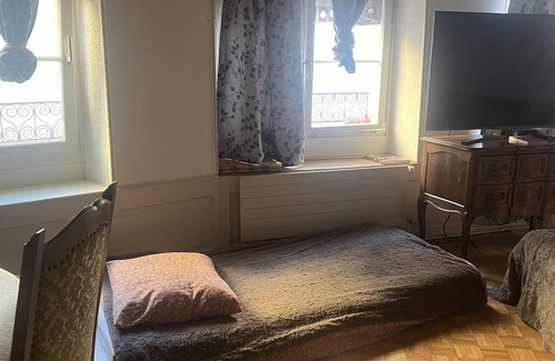 Biel Apartment | Bienne old town room with kitchen