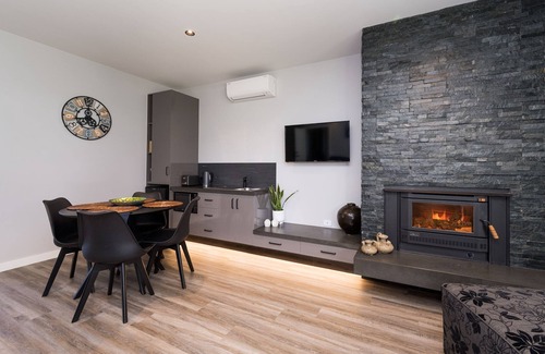 Wonthaggi Apartment | Bienvenida Apartments- (1) Spades
