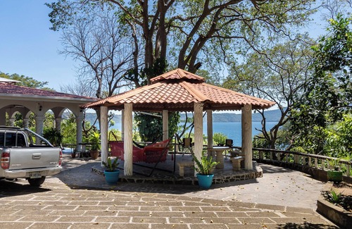 La Laguna Villa | Bienvenidos a villa Helga Solano llena de una belleza natural y aguas cristalina