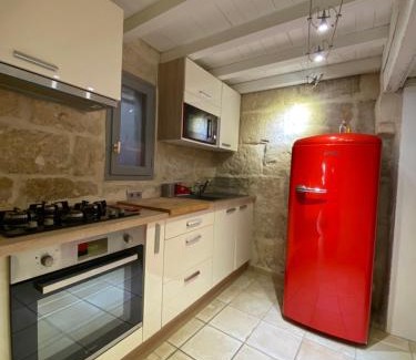 Fourques House | Bienvenue au 6 - Calme et charme de la pierre.