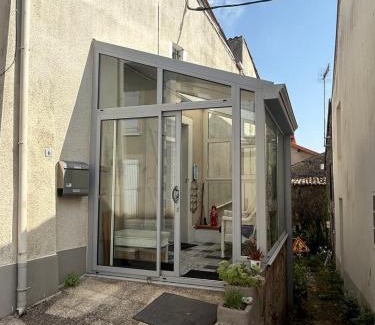 Vivonne Apartment | Bienvenue Chez Bob dans le centre-ville de Vivonne
