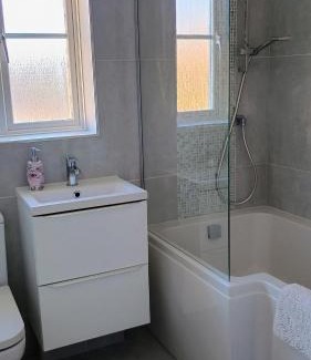 Newhaven House | BIENVENUE in NEWHAVEN Luxury superking OR standard OR budget rooms
