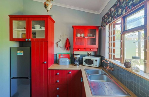 Kleinmond Cottage | Bietjie Sjiek |Charming Coastal Escape | Kleinmond