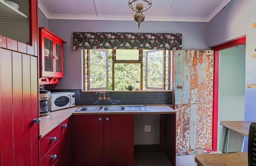 Kleinmond Cottage | Bietjie Sjiek |Charming Coastal Escape | Kleinmond