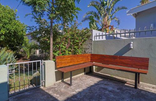 Kleinmond House | Bietjie Sjiek - cozy stay, big breakaway