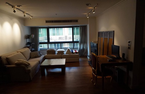 Ploenchit Apartment | Big 1Br 70sqm Bkk Central Unit W/Wifi, Swimming Pool, Gym And Kids Play Area