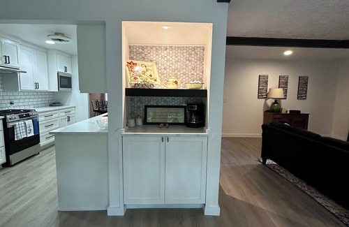 Broken Arrow House | Big 4-bedroom South Broken Arrow walk to Indian Springs Golf Course Fast WiFi