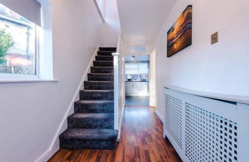 Leeds House | BIG 7xGuest House 3xVan Locked CarPort Garden Leeds & Bradford