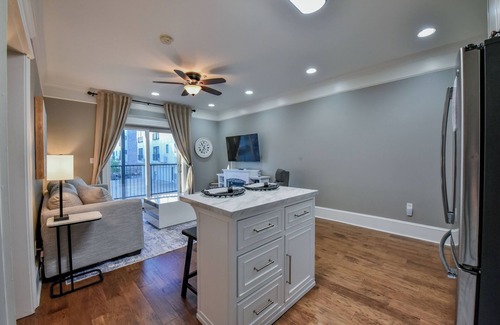 Tuscaloosa Condo | Big Al's Den -Walk to stadium, the strip, and Downtown Tuscaloosa!