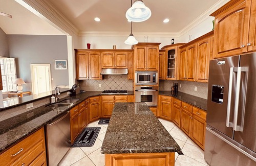 Forestbrook House | Big Amazing & Pristine Home on 1.6 Acre with 5 Smart TVs, Fireplace & Gate