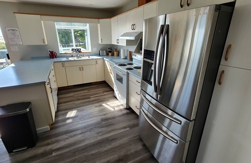 Gibsons House | Big and bright house with 180 degree views of the Ocean in the heart of Gibsons
