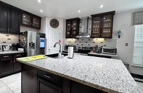 Barker House | Big and comfortable for work and play