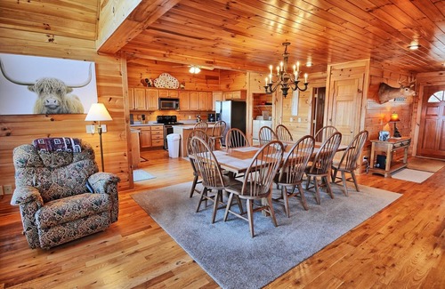 West Jefferson Cabin | Big Ashe View-Open for Bookings! Views, Wi-Fi, Pool Table, Hot Tub