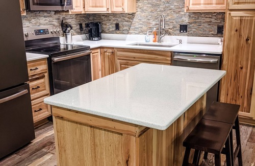 Voss House | Big Bass Bungalow @ Lake Ivie. 1bd/1ba Barndominium. Covered Boat Parking