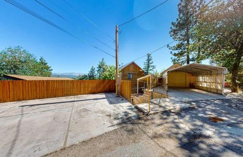 Fawnskin House | Big Bear 7th Heaven ~ Lakeview Chalet with Hot Tub, Sauna, Grill, Great Deck Views
