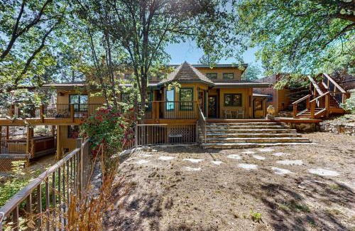 Fawnskin House | Big Bear 7th Heaven ~ Lakeview Chalet with Hot Tub, Sauna, Grill, Great Deck Views