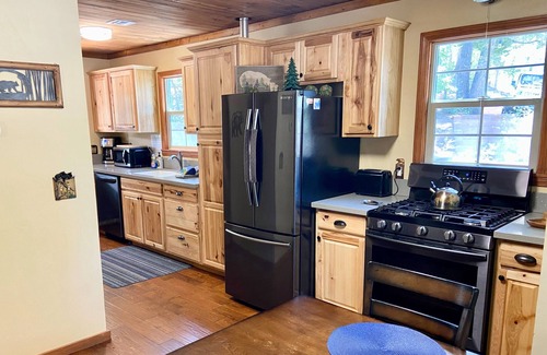 Moonridge Cabin | Big Bear Bliss, Hot Tub, BBQ Grill, Outdoor Fun