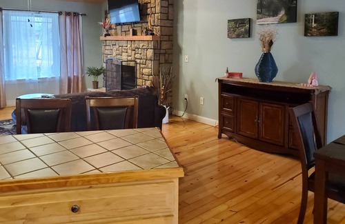 Burkesville House | Big Bear Cabin! Beautiful cabin near Dale Hollow Lake!