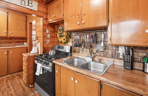 The Village House | Big Bear Cabin - Walk to Lake/Village, Centrally Located, Fireplace