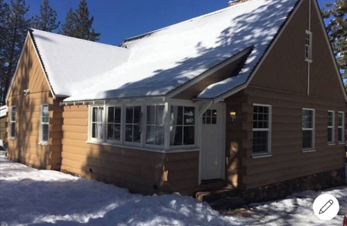 Big Bear City House | Big Bear Comfy Cozy Cabin