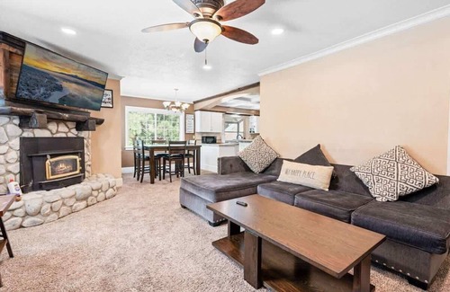 Fox Farm House | Big Bear Getaway 3BR House with Game Room