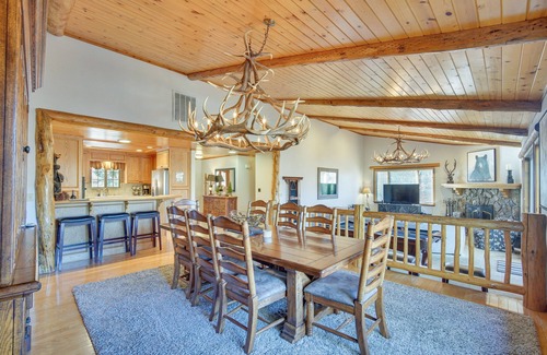 Castle Glen Estates Cabin | Big Bear Lake Cabin w/Hot Tub & Gas Fire Pit!