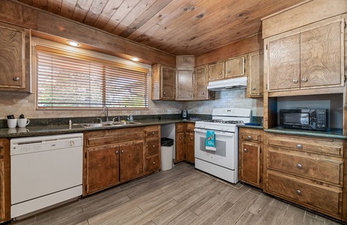 Big Bear Lake Hotel | Big Bear Lakefront Lodge