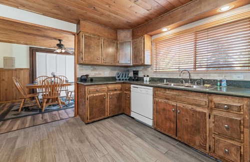 Big Bear Lake Hotel | Big Bear Lakefront Lodge
