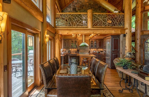Sugar Mountain House | Big Bear Lodge at Eagles Nest - home with hot tub and breathtaking Views