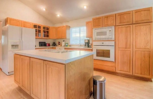 Yakima Cabin | Big Bear Ranch House