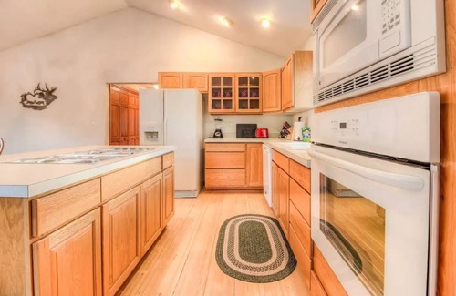 Yakima Cabin | Big Bear Ranch House