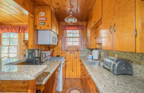 Boulder Bay House | Big Bear Retreat - 2 Fireplaces, Deck, Barbecue, Fenced Yard