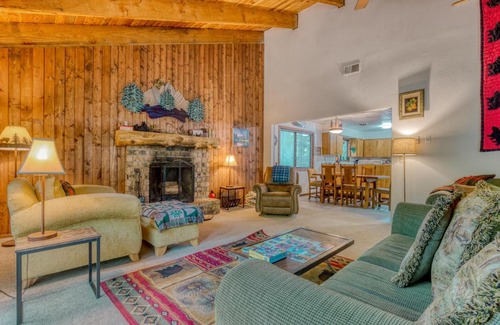 Rhododendron House | Big Bear River Retreat