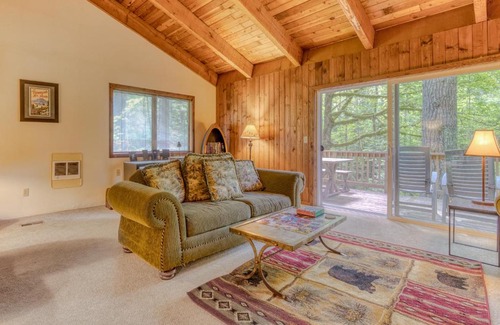 Rhododendron House | Big Bear River Retreat