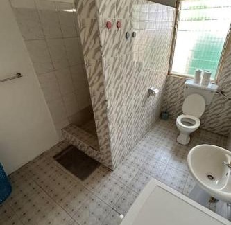 Osu Klottey Apartment | Big, Beautiful & secure house - Oxford st Barnor