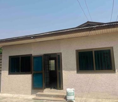 Osu Klottey Apartment | Big, Beautiful & secure house - Oxford st Barnor