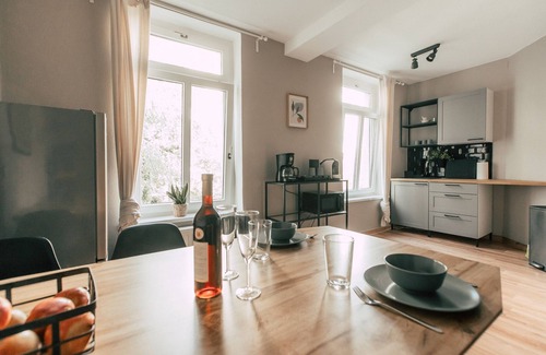 Zentrum-Ost Apartment | *Big Botanical* 2-room apartment with kitchen - Luga Homes - Townhouse