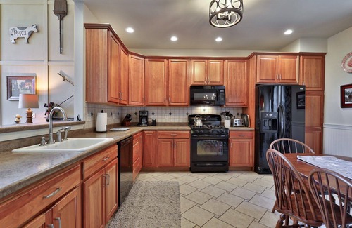 Central Vermont- Killington House | Big Boulder at Killington – 2 Miles to Killington Base with Hot Tub, Sauna, and Views