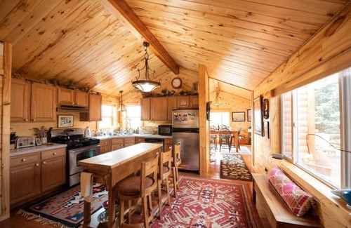 Saddlestring Cabin | Big Bounty of the Bighorns Cabin near Buffalo