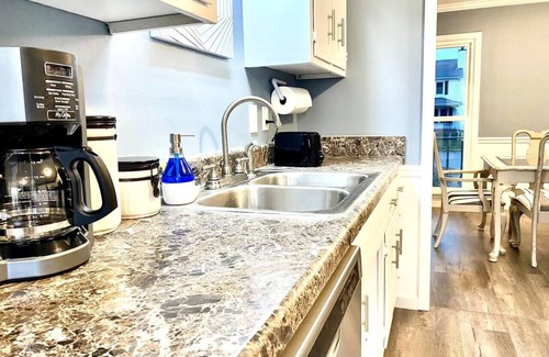 Clarksville House | Big & Bright | Fenced Yard | King Bed Master Suite