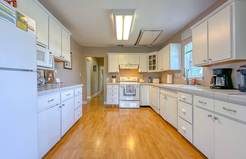Crawfordville House | Big Canal-front house, kayaks, canoes, game room, fish right from the dock.