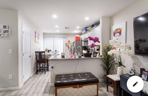 Downtown Las Vegas House | Big charming room