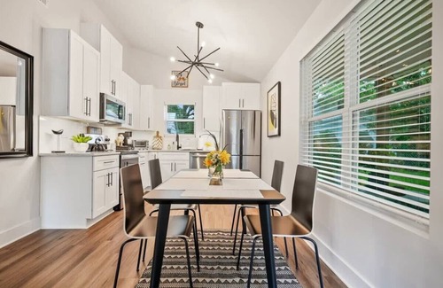 East Side House | Big City Casita | Bright & Airy in Hip ATL Area