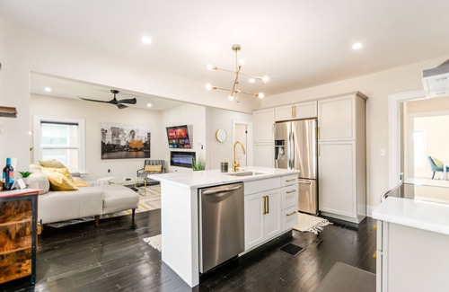 Near East Columbus House | Big City Living at its Best!
