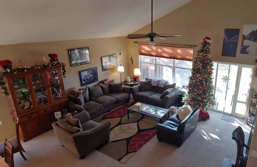 Erie House | Big clean 5BR house on I25, close to everything on Front Range