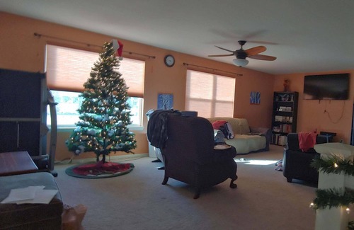 Erie House | Big clean 5BR house on I25, close to everything on Front Range