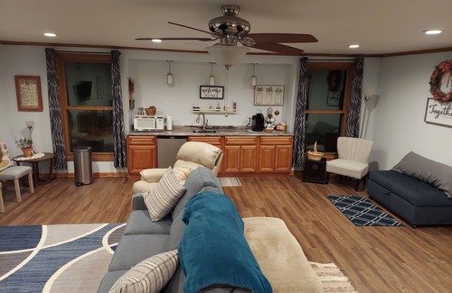 Nashville Apartment | BIG Comfy-Cozy Family Room
