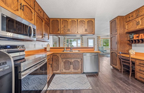 Richwood House | Big Cormorant-Lg.Walkout w/2 living areas for comfort, big lot, arcade, lily pad